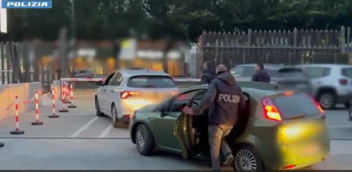 Consegna a domicilio come pretesto: due dipendenti arrestati per il furto della collana a Catania