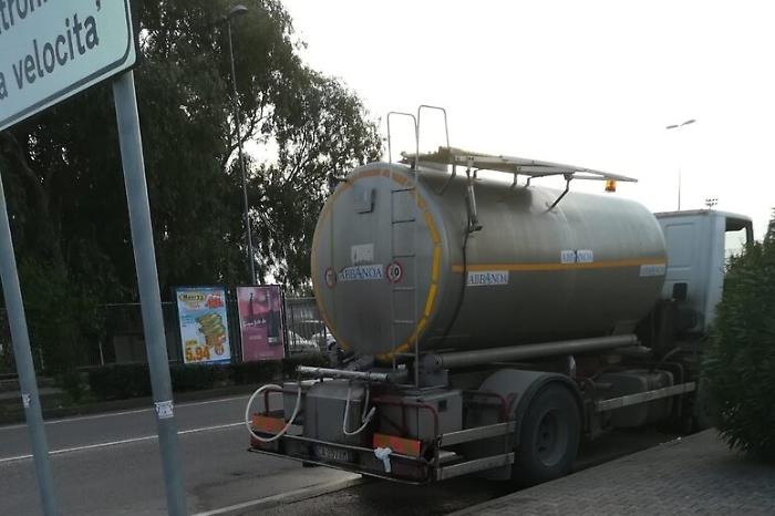 Acqua,  nuove regole per le autobotti e 60 giorni per regolarizzarsi