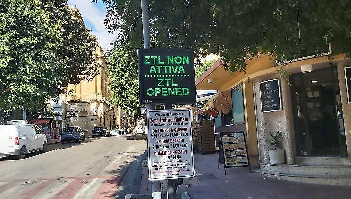Ztl via Atenea, 450 multe in quattro mesi: se non &egrave; un record poco ci manca