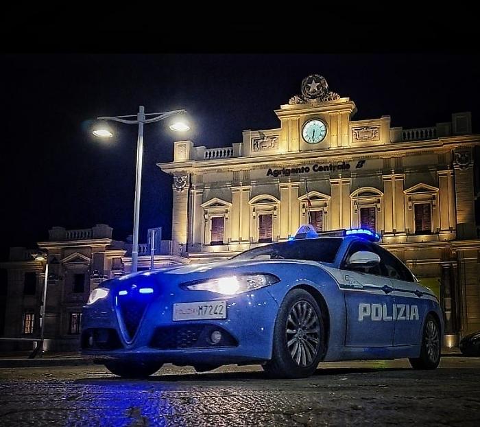 Scippo in pieno centro: anziana derubata e bancomat usato per le sigarette. Arrestato un 55enne
