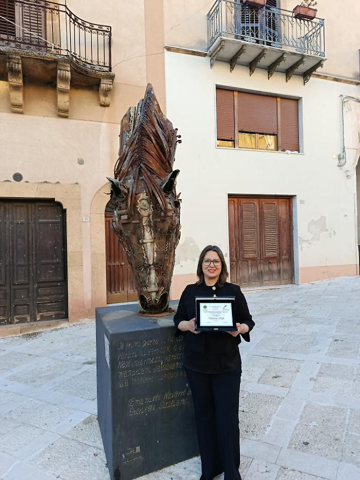 Premio Navarro, trionfo per Valentina Raffa: il suo giallo &ldquo;Assurdo ma vero&rdquo; conquista il primo posto a Sambuca di Sicilia