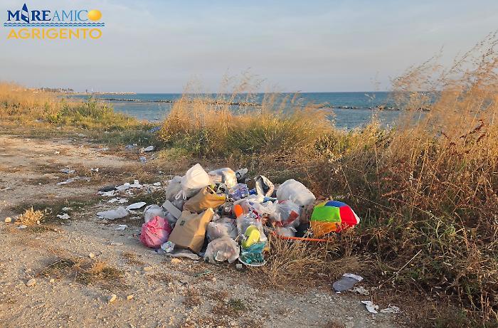 Spiagge di San Leone invase dai rifiuti: la denuncia di Mareamico