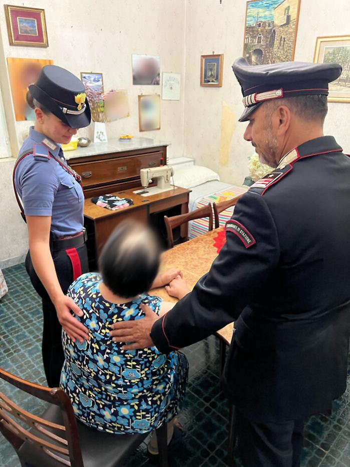 Finti carabinieri al telefono per derubare un'anziana: il vicino d&agrave; l'allarme e scatta la trappola. Tre arrestati ad Agrigento
