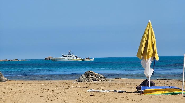 Barche e gommoni troppo vicini alle spiagge: scatta una raffica di multe per i diportisti indisciplinati