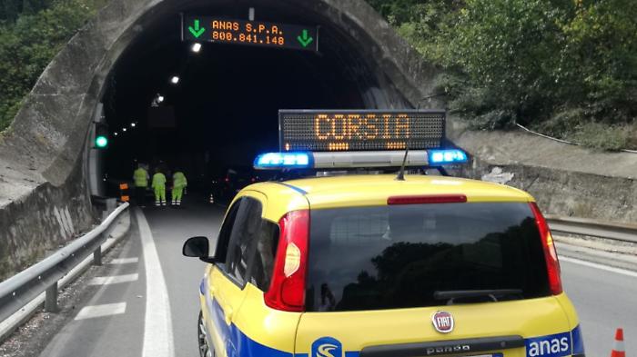 Incidente in galleria sulla A19, due auto coinvolte: rallentamenti tra Palermo e Catania