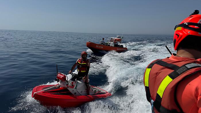 Guardia Costiera di Catania, il tenente Castronovo: &laquo;Prudenza, regole e rispetto in mare. La sicurezza  &egrave; responsabilit&agrave; di tutti&raquo;