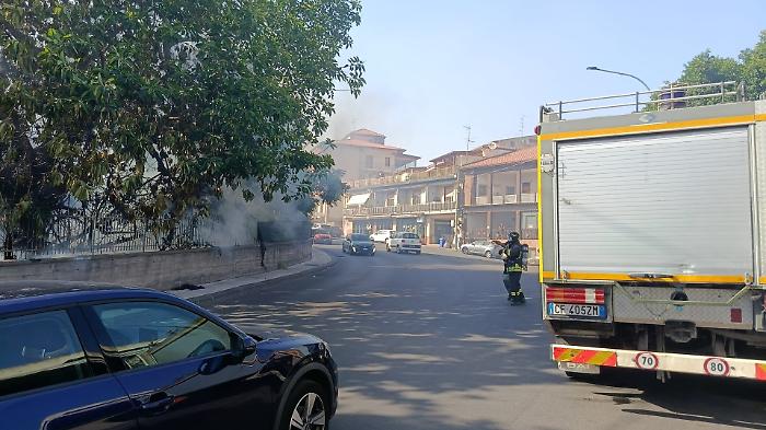 Incendi in tutta la Sicilia: fronte complesso vicino Sigonella. A Motta rogo vicino il centro abitato