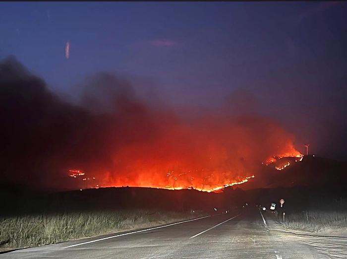 Inferno di fuoco nell&rsquo;Agrigentino: case evacuate a Bivona. La Flai Cgil denuncia "atti criminali"