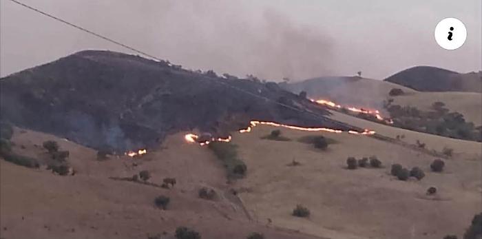 Brucia l'Agrigentino: evacuazioni e deposito di ossigeno, clinica e fabbrica di fuochi d'artificio a rischio