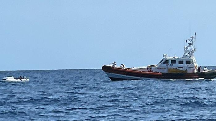 Scontro in mare alle Eolie, gommone travolto da un catamarano di turisti