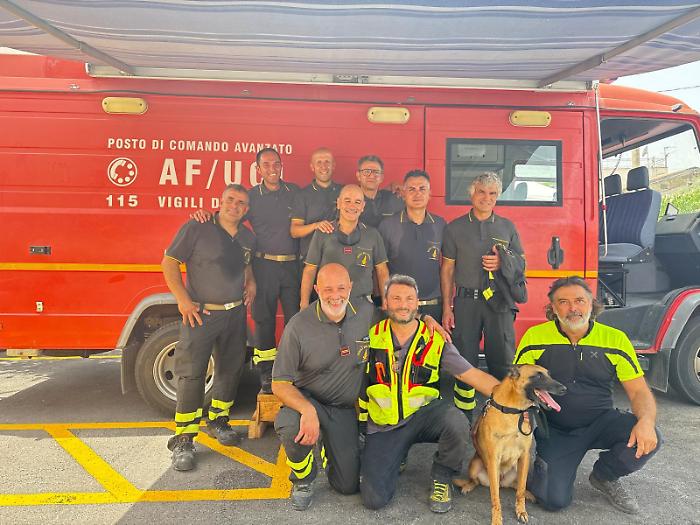 vigili del fuoco impegnati ricerche somparsa