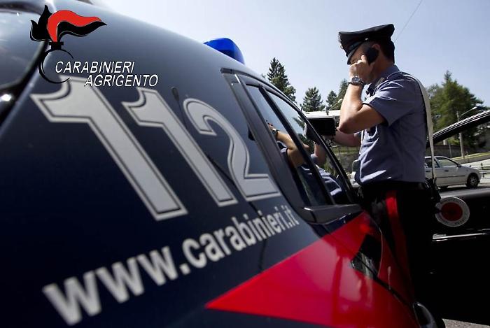 Chiede soldi agli automobilisti davanti alle spiagge: stangata per un parcheggiatore abusivo