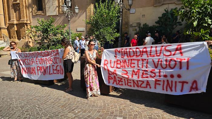 Maddalusa senza acqua da tre mesi: manifestazione al Comune di Agrigento e pressing su AICA