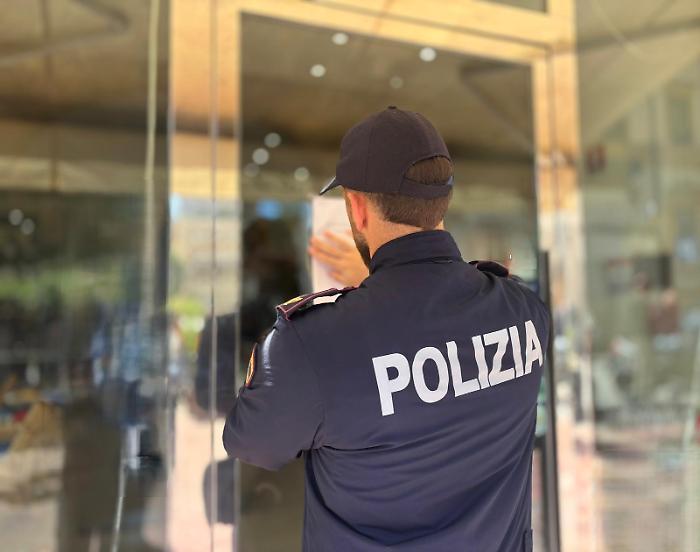 Licata, blitz in uno stabilimento balneare: lavoratori "in nero", cibo mal conservato e denuncia