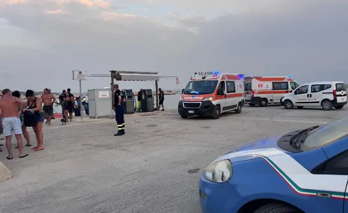 Sciacca, rogo devasta la costa: 118 bloccato, la Guardia Costiera salva decine di intossicati via mare