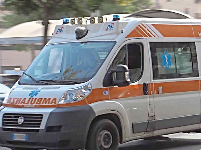 Misterbianco: operaio cade da 7 metri mentre sta riparando il sottotetto di un capannone