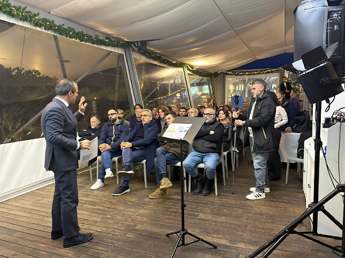 Giardini Naxos, dopo gli insulti tutti contro &ldquo;Scateno&rdquo;