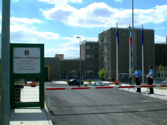 Caltagirone, la droga in carcere con i droni 