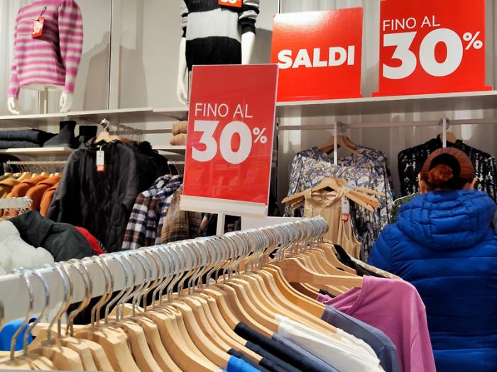 Saldi al via, &laquo;Nessuna corsa all&rsquo;acquisto, il &ldquo;Black Friday&rdquo; ha eroso le vendite&raquo;