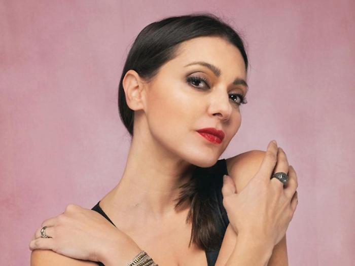 Simona Molinari sul palco del teatro Bellini di Catania nel nome di Dalla e Parra