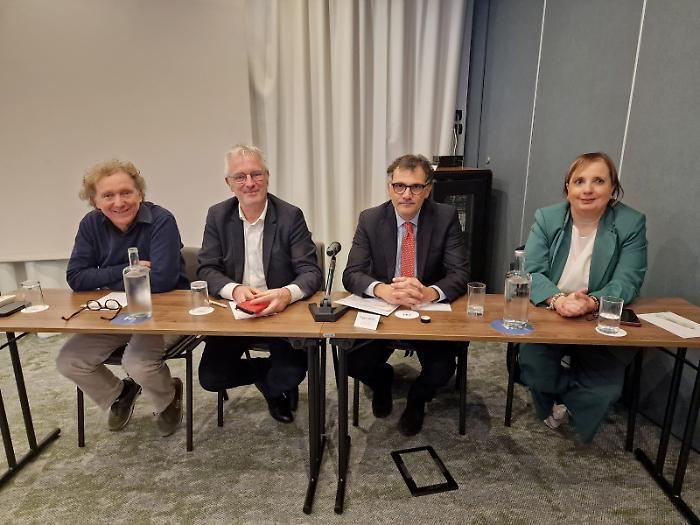 Stmicroelectronics: il segretario Pd Barbagallo contro il sindaco di Catania: &laquo;Dia garanzie per l'acqua, bloccati 1,5 miliardi&raquo;