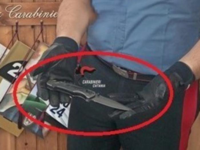 Gira in centro a Belpasso con un coltello, 14enne denunciato dai carabinieri