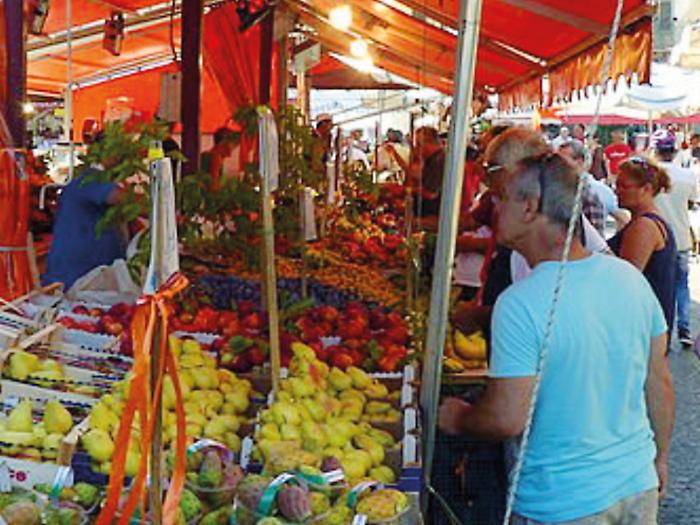 Mercatini rionali, svolta del Comune: ecco la manifestazione d'interesse per un maxi-spazio aperto dal venerd&igrave; al luned&igrave;