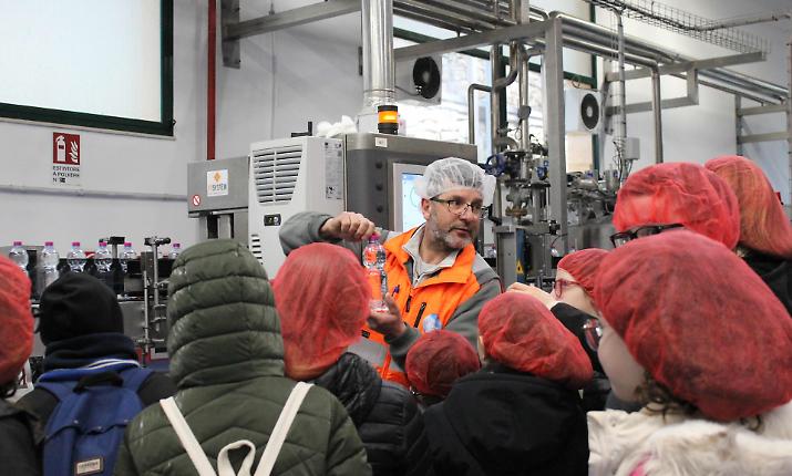 Alla scoperta dei segreti dell&rsquo;acqua e del riciclo della plastica: Acqua Vera apre le porte alle scuole